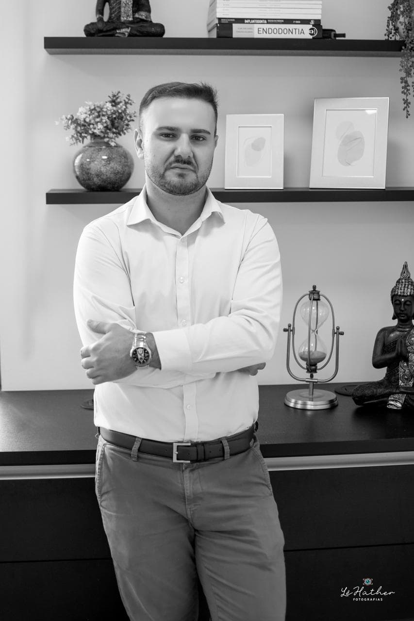 Dr. Vinícius De Marco, cirurgião-dentista